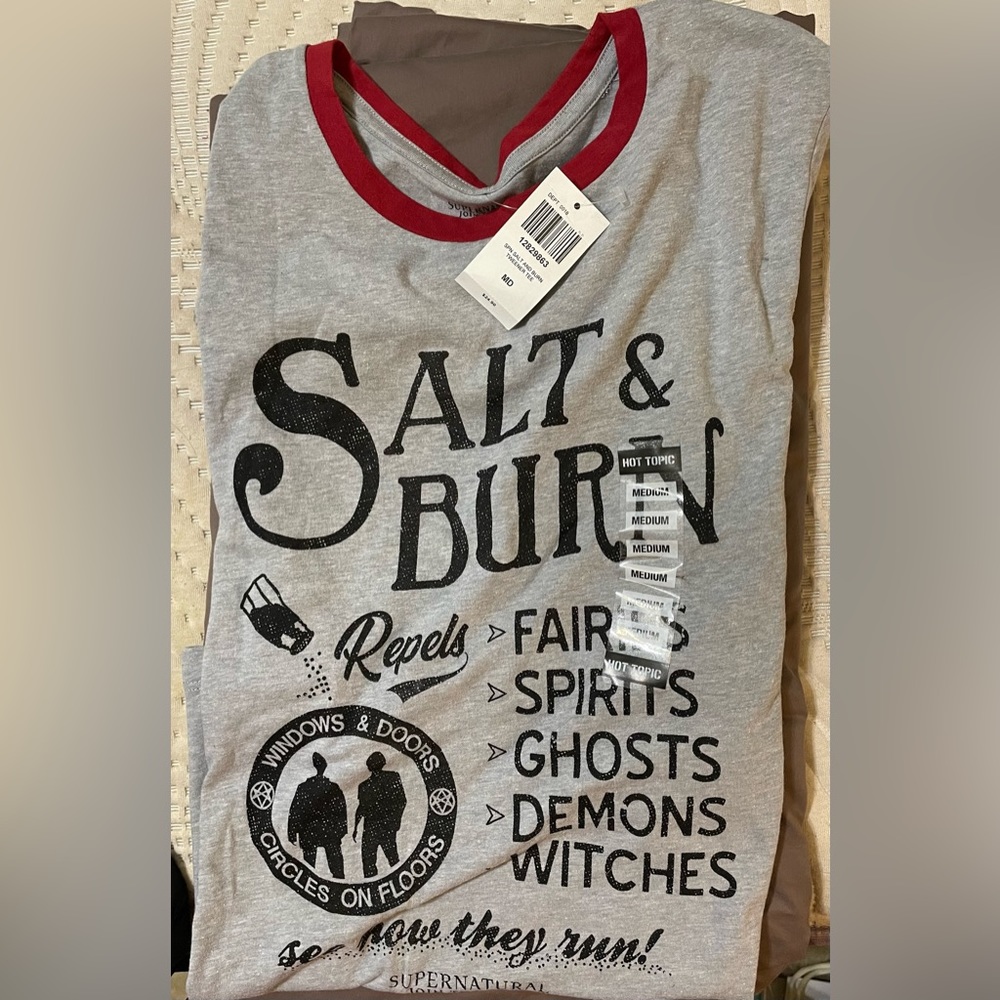 Supernatural hot topic tee size M